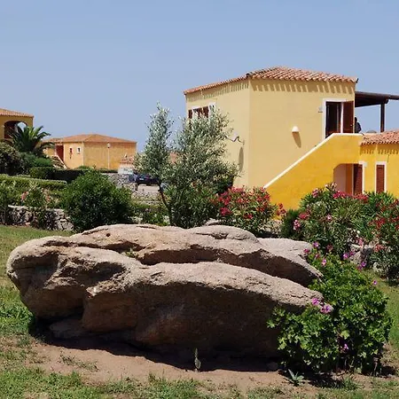 Lu Lamoni Costa Nord Aparthotel Aglientu