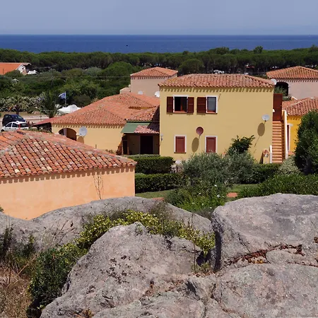 Lu Lamoni Costa Nord Aparthotel 3*