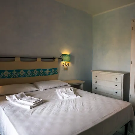 Lu Lamoni Costa Nord Aparthotel 3*