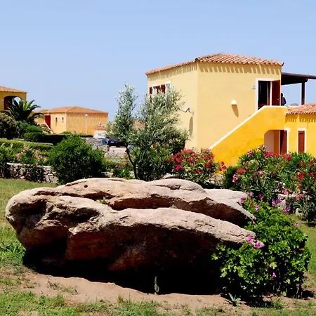 Lu Lamoni Costa Nord Aparthotel 3*
