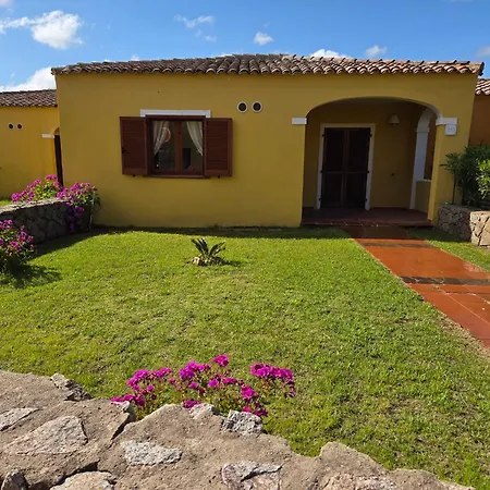 Lu Lamoni Costa Nord 公寓式酒店 3*