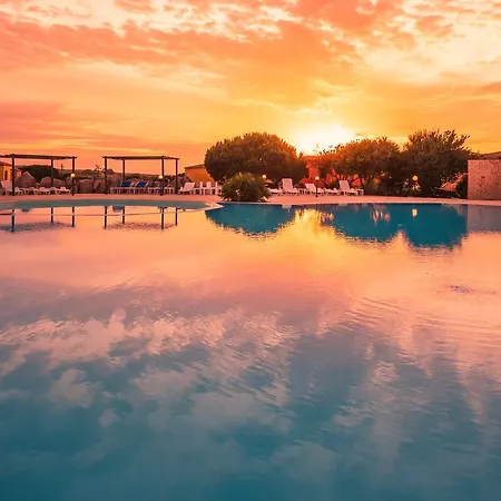 Lu Lamoni Costa Nord Aparthotel 3*