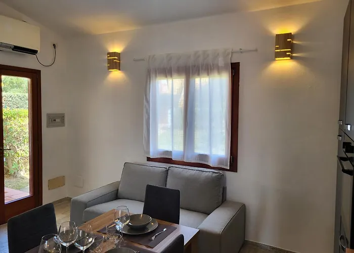 Lu Lamoni Costa Nord 公寓式酒店